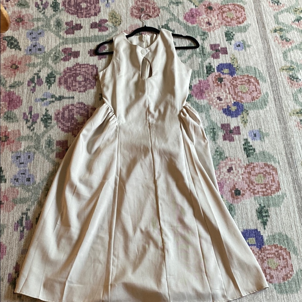 Elegant Cream Sleeveless Dress